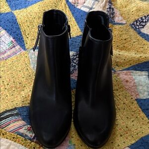 Esprit Tonya  Sleek Black Ankle Boots